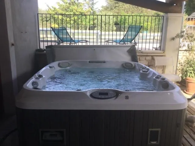 1 Chambre 1 Cuisine & Salle D'Eau Privees Avec Piscine Et Jacuzzi La Celle-sous-Gouzon