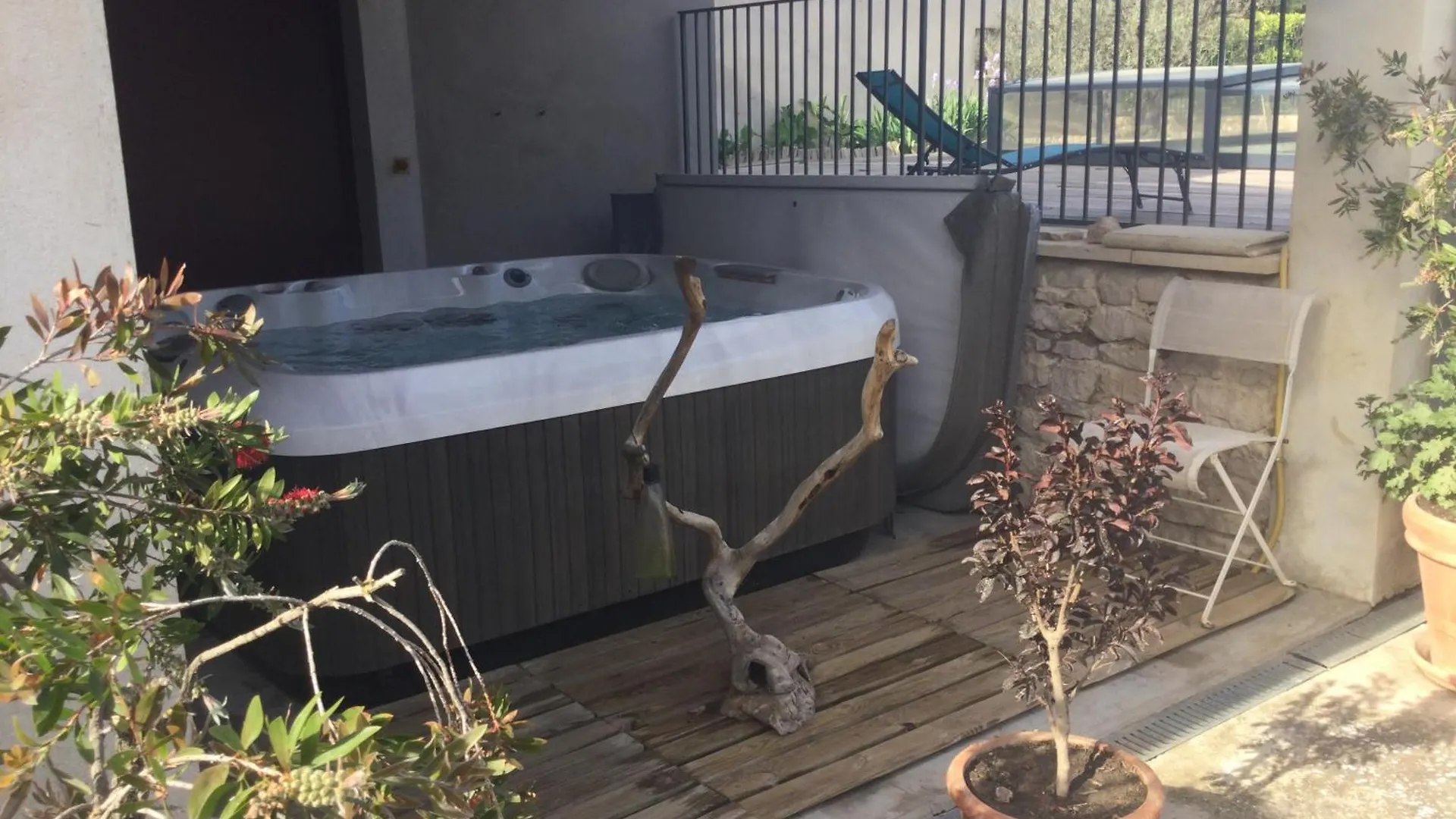 1 Chambre 1 Cuisine & Salle D'Eau Privees Avec Piscine Et Jacuzzi La Celle-sous-Gouzon France